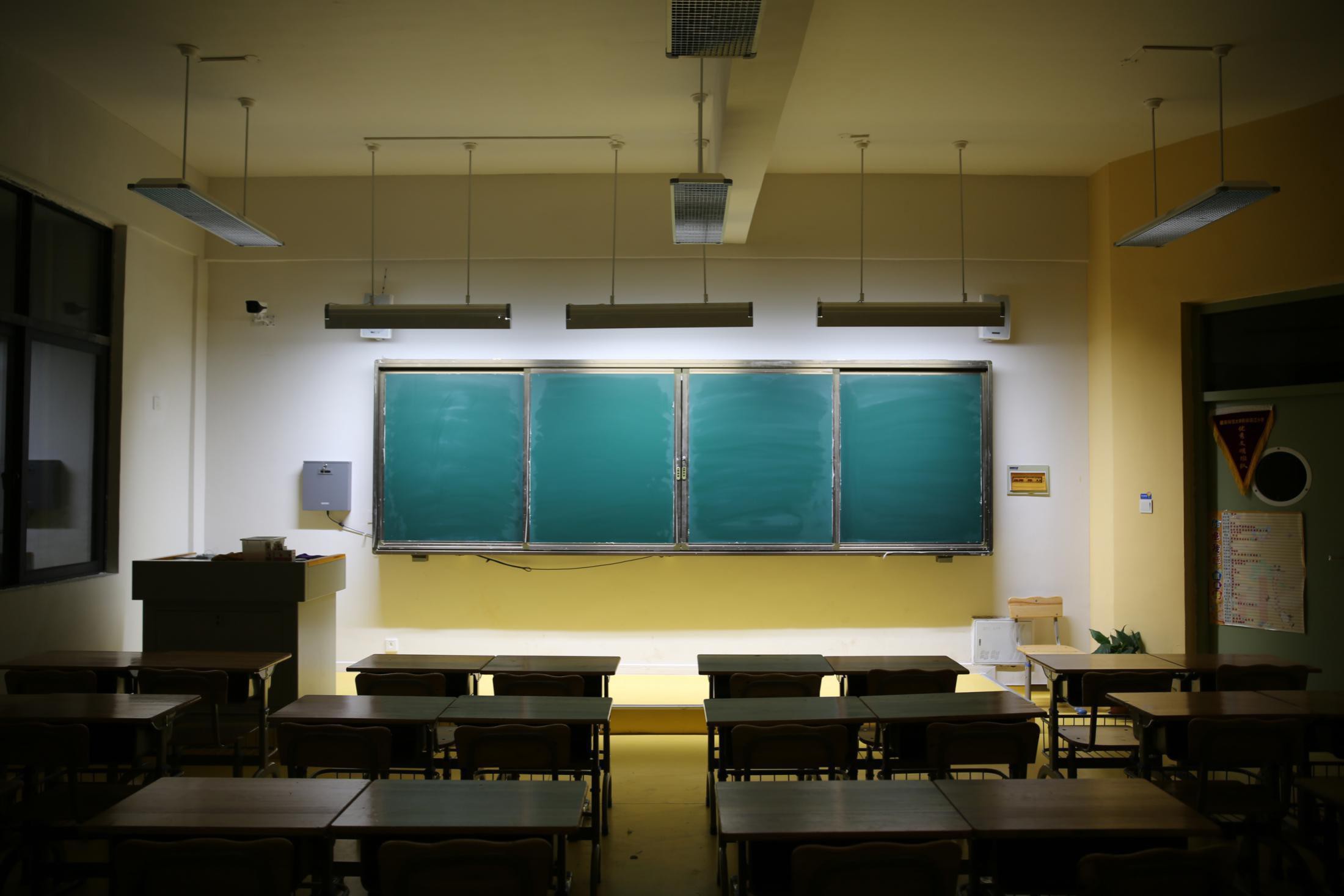 There are certain requirements for the production of classroom lights