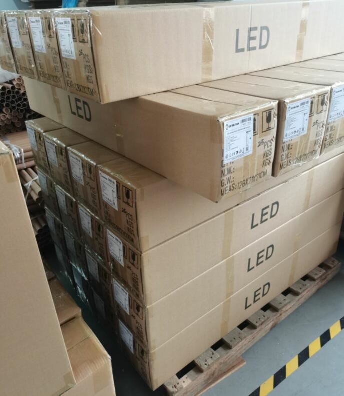 the Czech Republic customer's order 950pcs t8 led tube and 20pcs led flood light is ready for shipment.