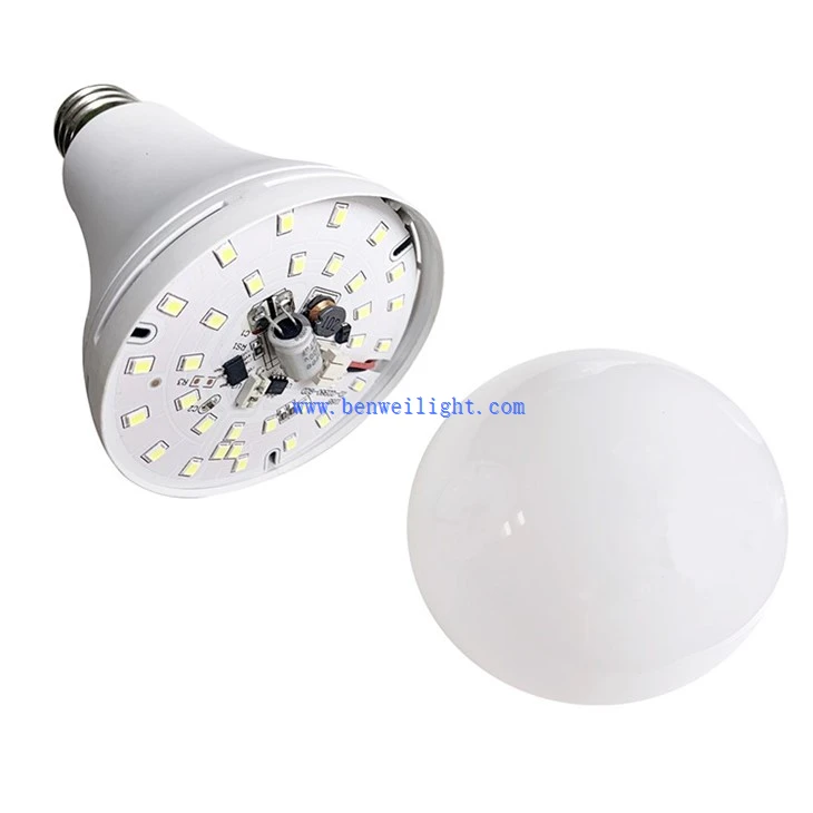 smart bulb with battery backup detail